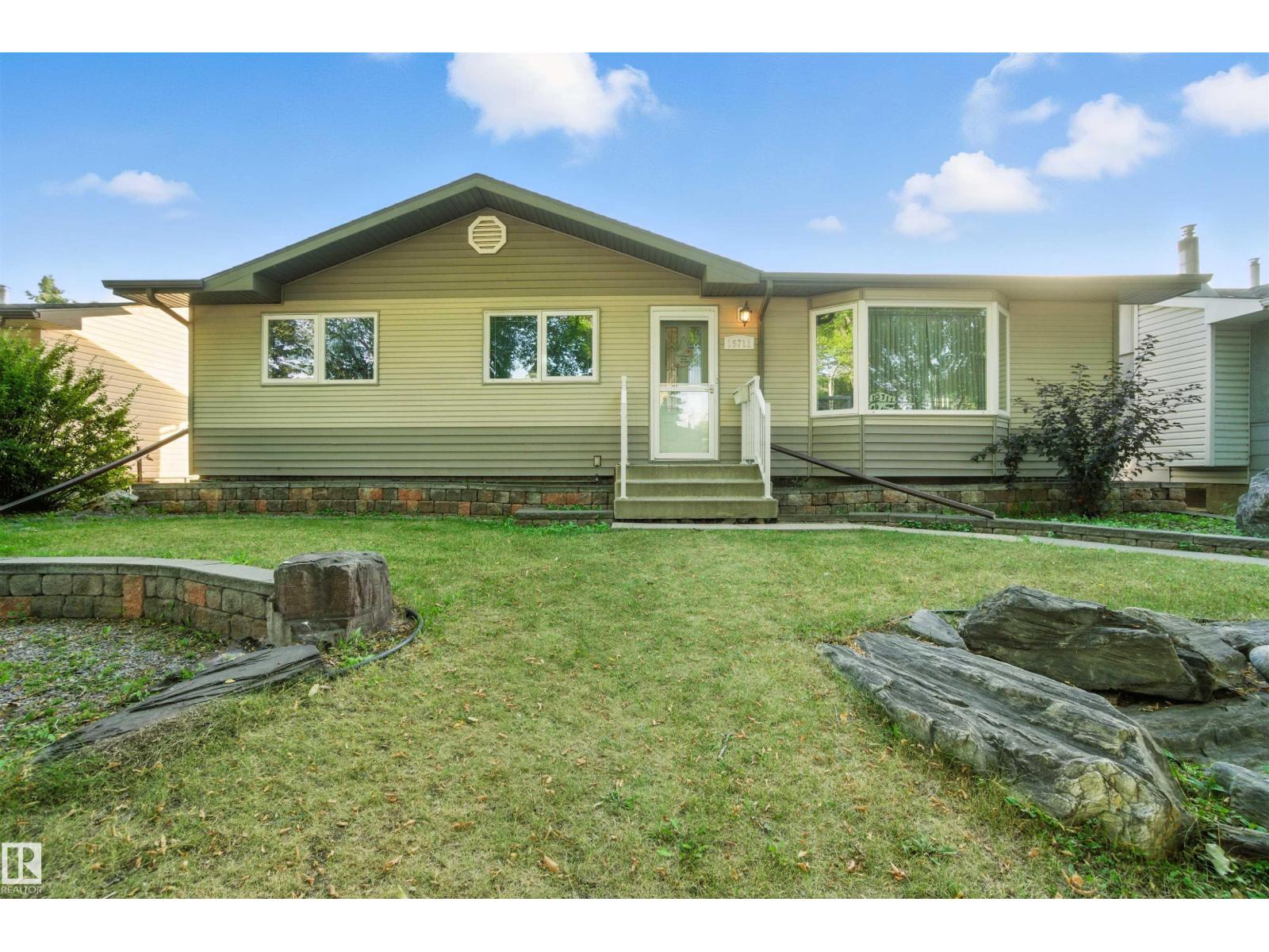 15711 89 AV NW, Edmonton, Alberta