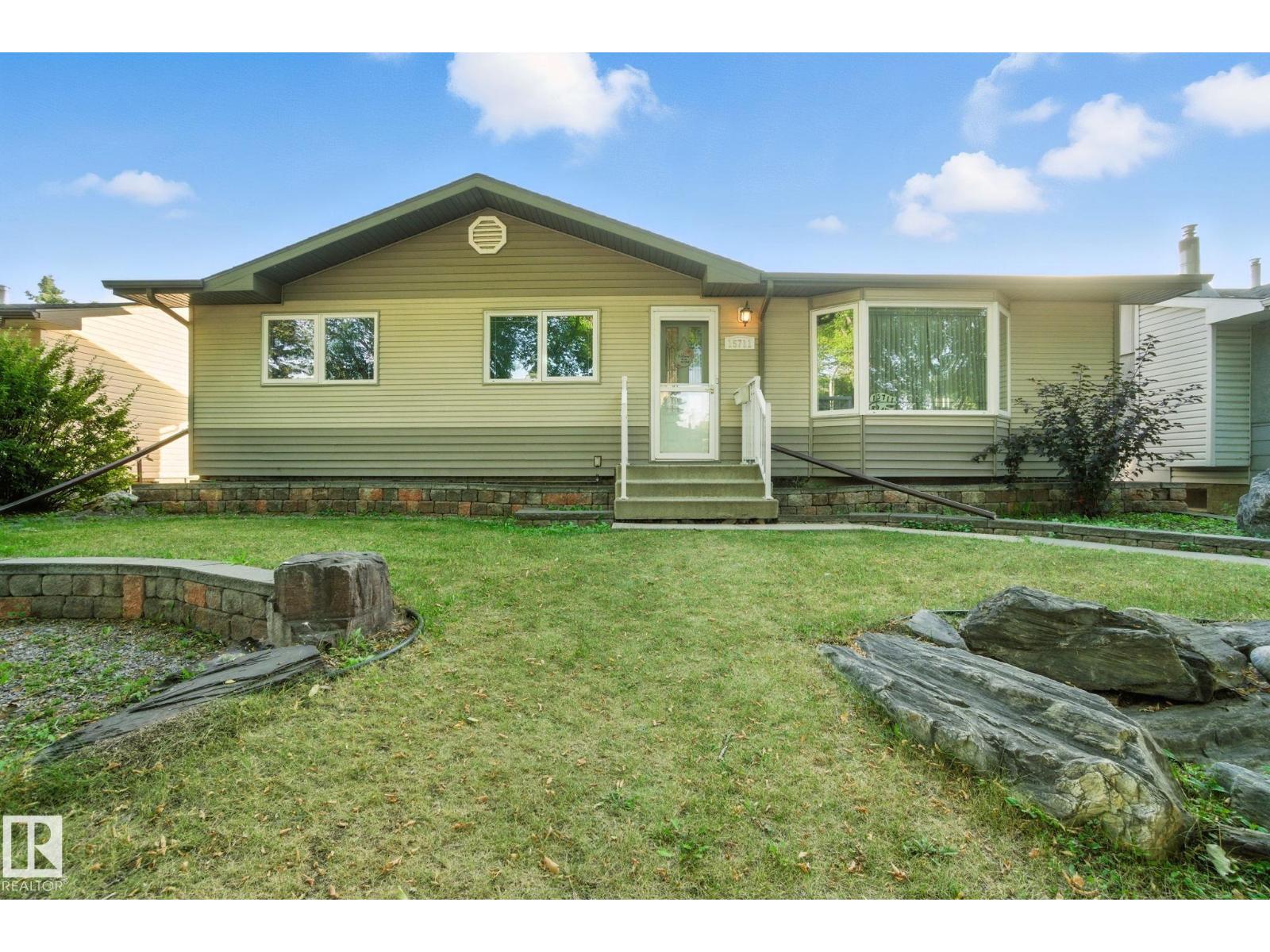 15711 89 Av Nw, Edmonton, Alberta  T5R 4R4 - Photo 2 - E4457370