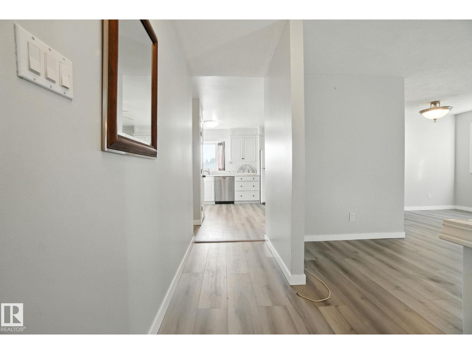 15711 89 Av Nw, Edmonton, Alberta  T5R 4R4 - Photo 8 - E4457370