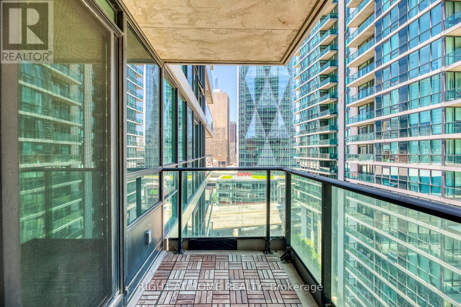 1405 - 33 Bay Street, Toronto, Ontario  M5J 2Z3 - Photo 18 - C12402923
