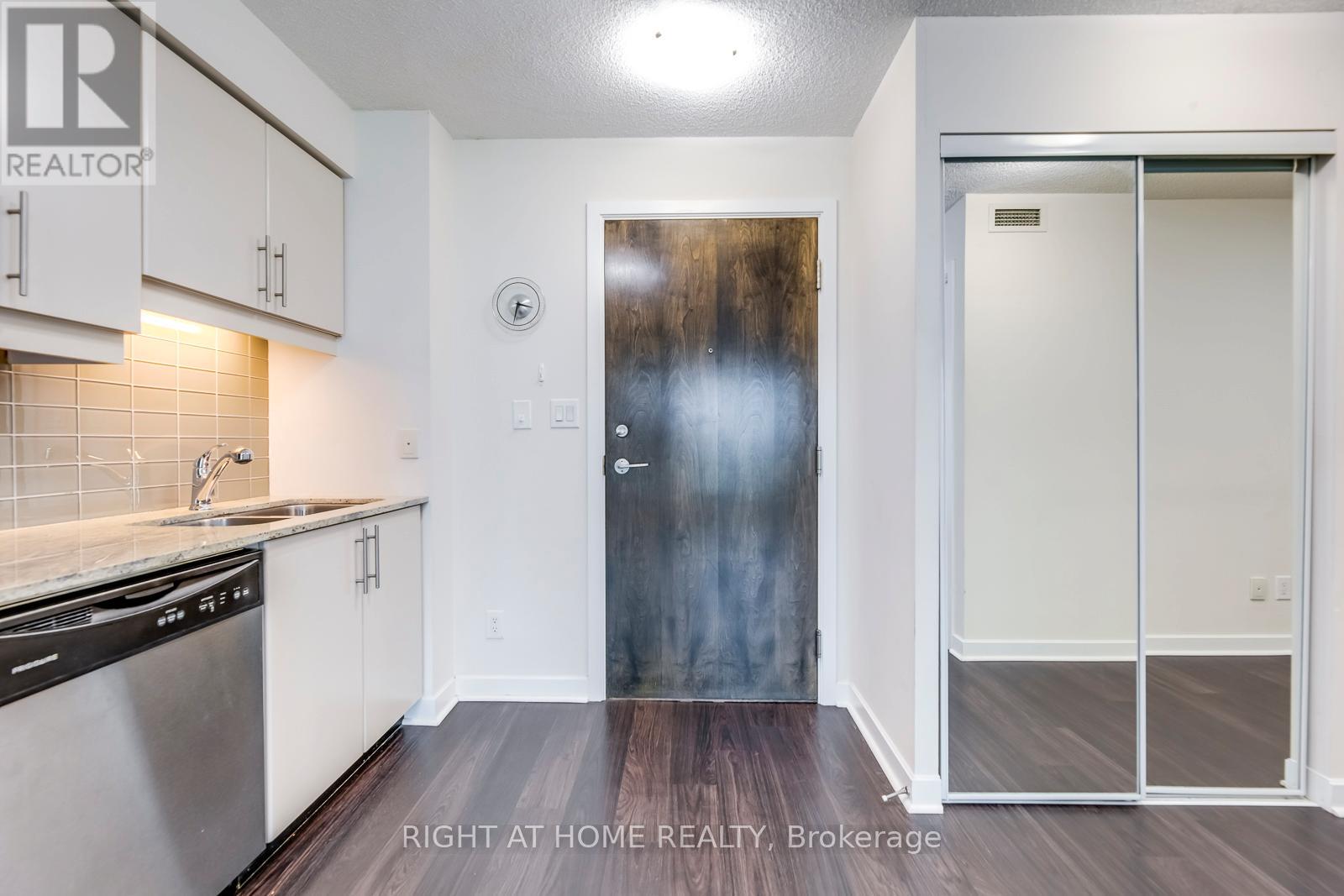 1405 - 33 Bay Street, Toronto, Ontario  M5J 2Z3 - Photo 4 - C12402923