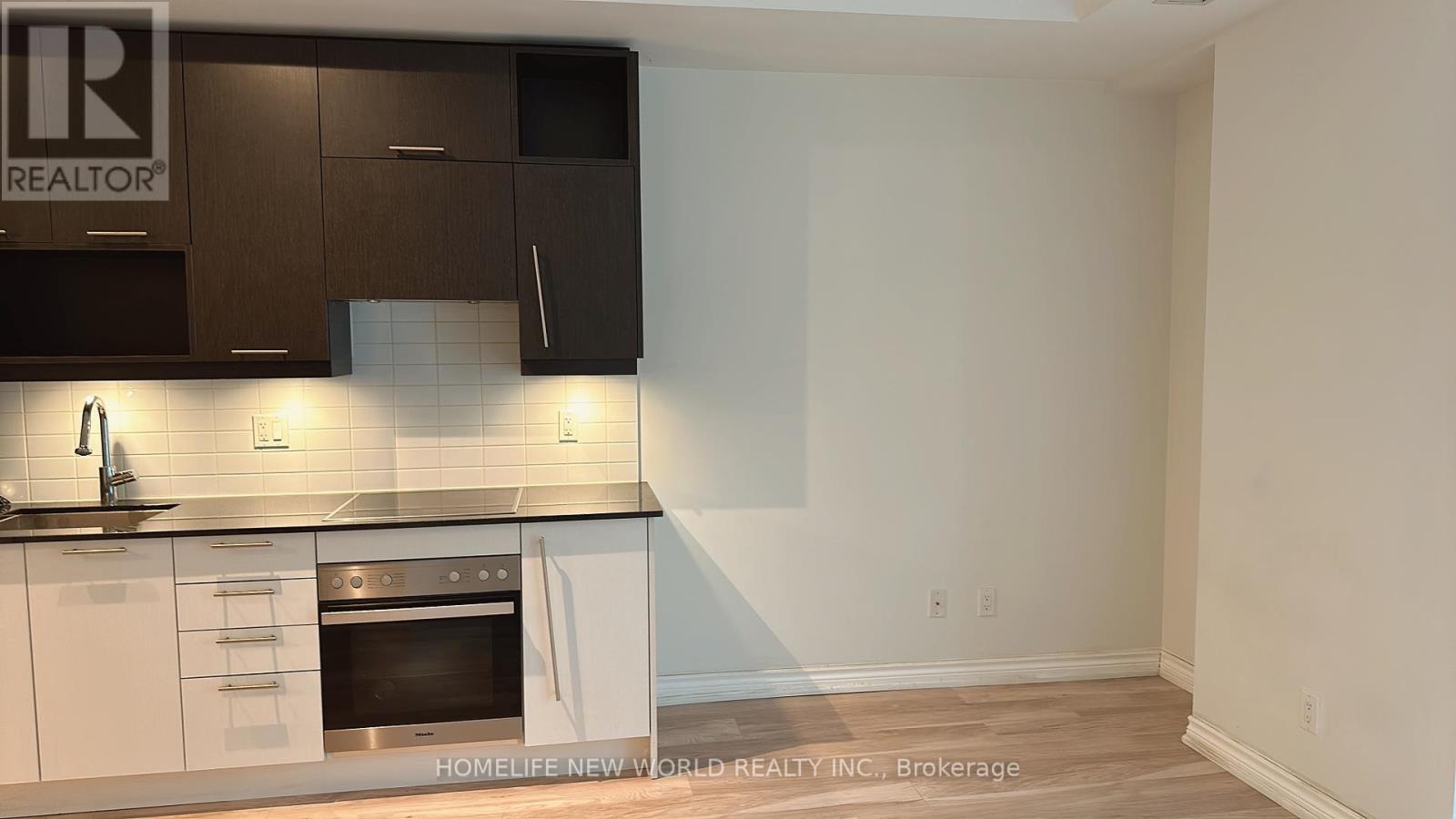 402 - 30 Nelson Street, Toronto (Waterfront Communities), Ontario  M5V 0H5 - Photo 12 - C12402935