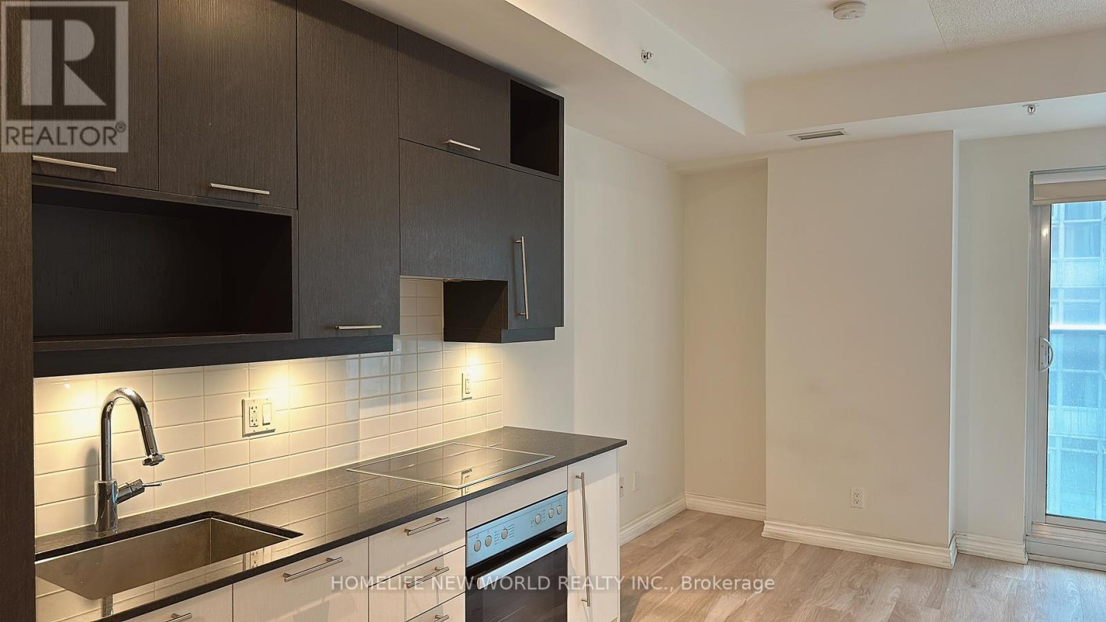 402 - 30 Nelson Street, Toronto (Waterfront Communities), Ontario  M5V 0H5 - Photo 7 - C12402935