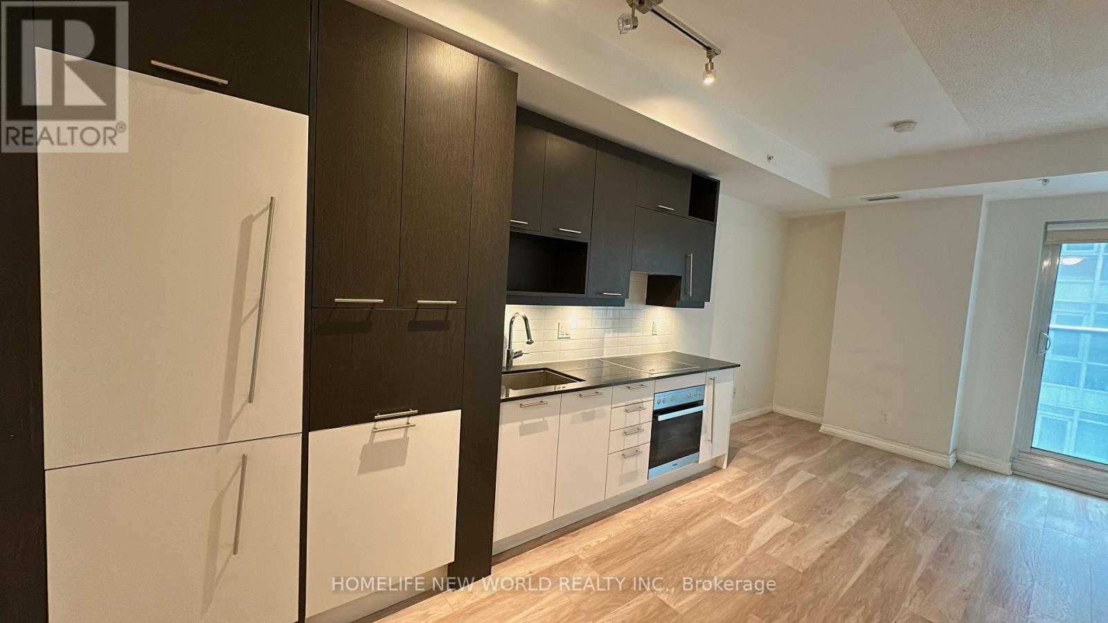 402 - 30 Nelson Street, Toronto (Waterfront Communities), Ontario  M5V 0H5 - Photo 8 - C12402935