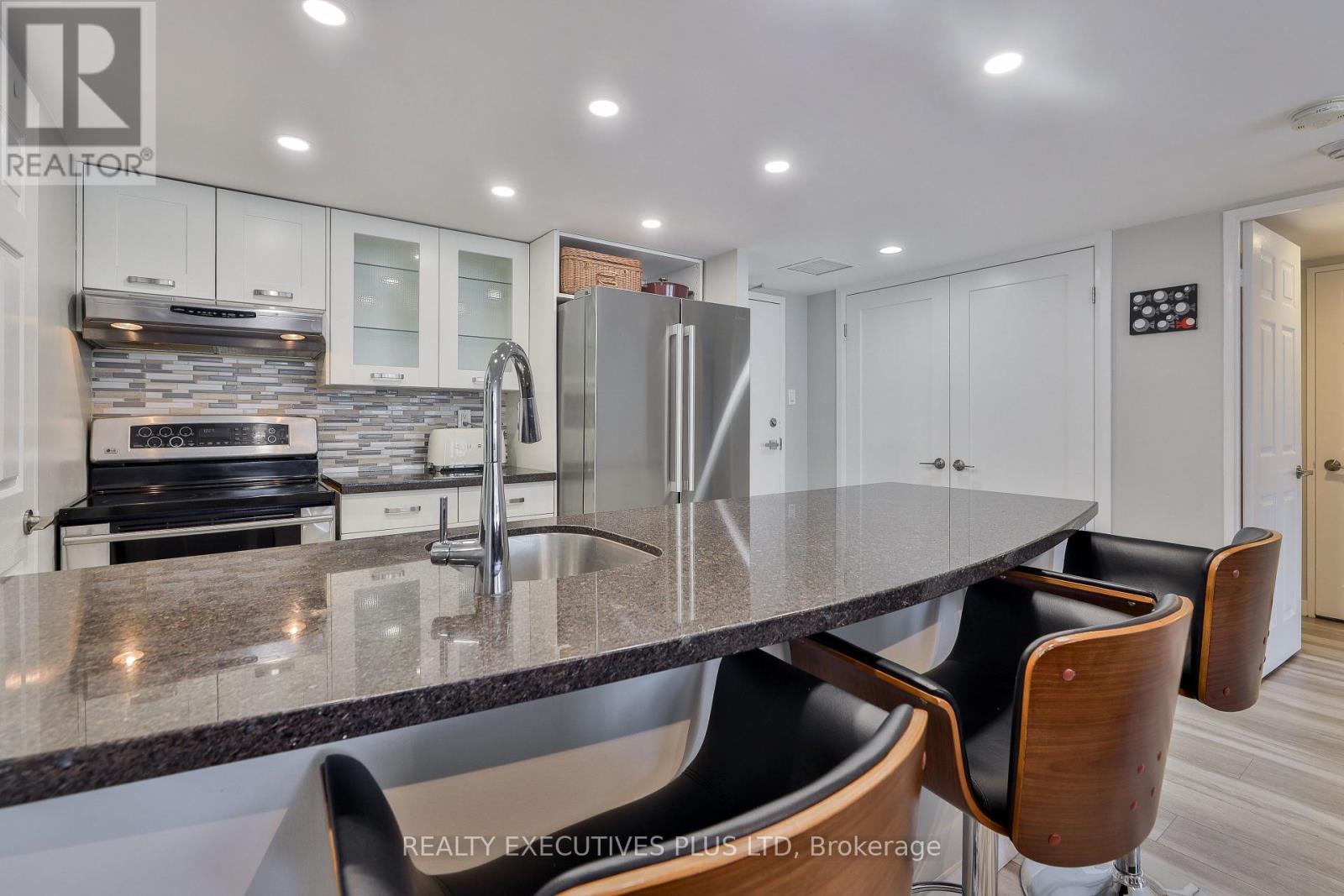 811 - 701 King Street W, Toronto, Ontario  M5V 2W7 - Photo 11 - C12402951