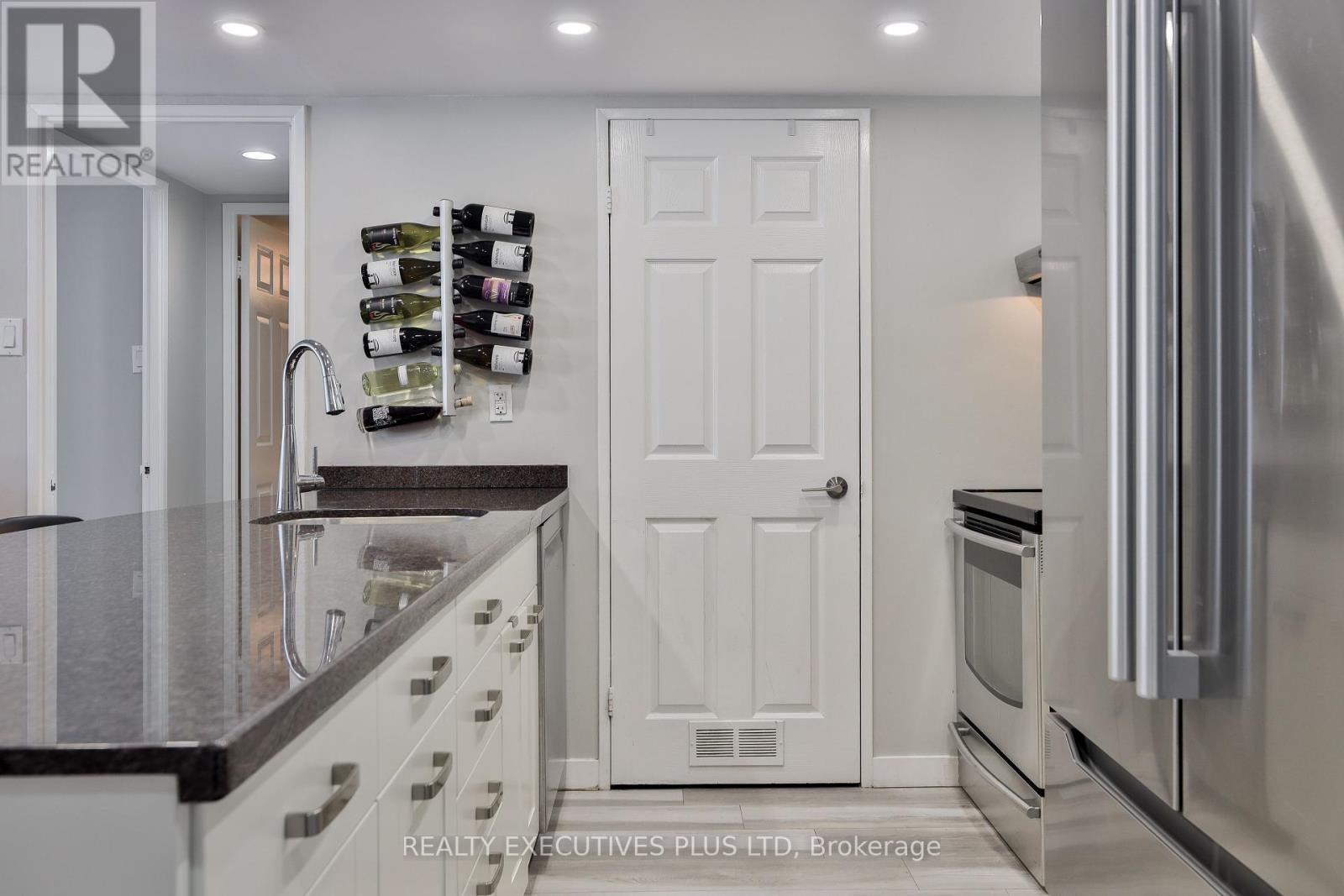 811 - 701 King Street W, Toronto, Ontario  M5V 2W7 - Photo 13 - C12402951