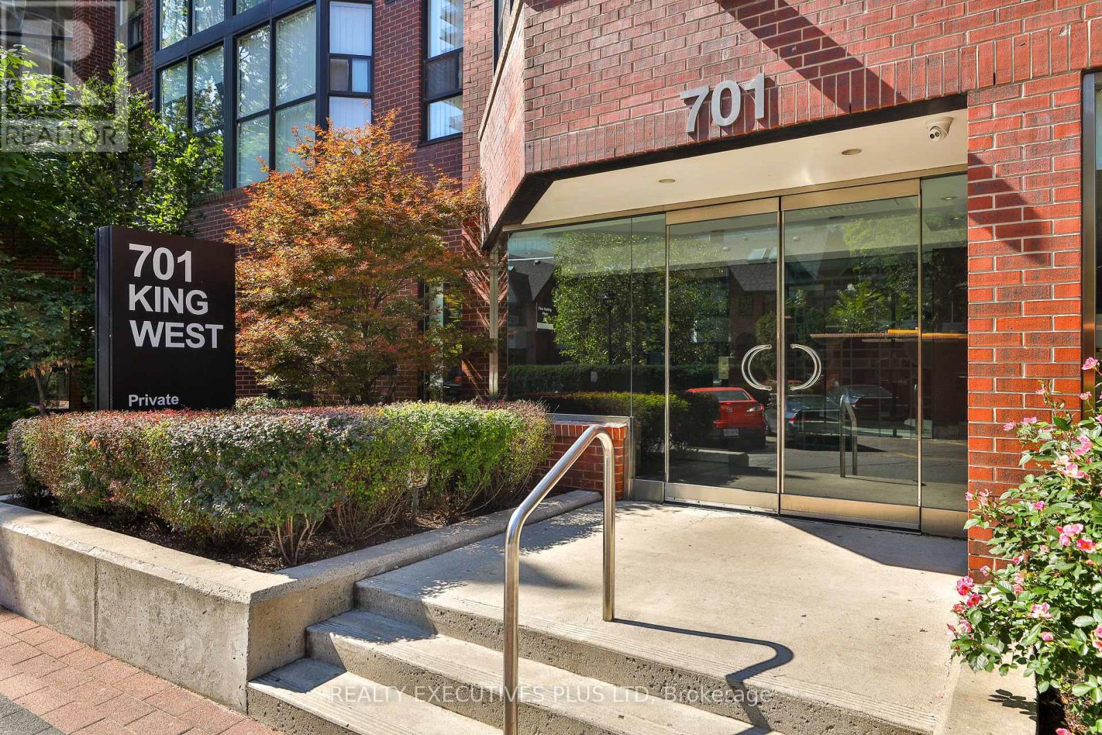 811 - 701 King Street W, Toronto, Ontario  M5V 2W7 - Photo 2 - C12402951