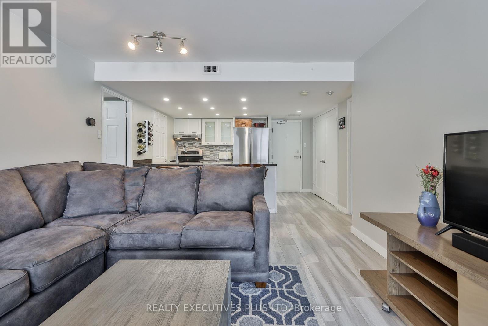 811 - 701 King Street W, Toronto, Ontario  M5V 2W7 - Photo 8 - C12402951