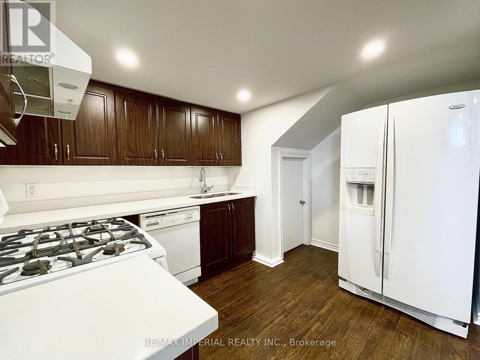 Bsmt - 254 Browndale Crescent, Richmond Hill (Crosby), Ontario  L4C 3J1 - Photo 3 - N12402941