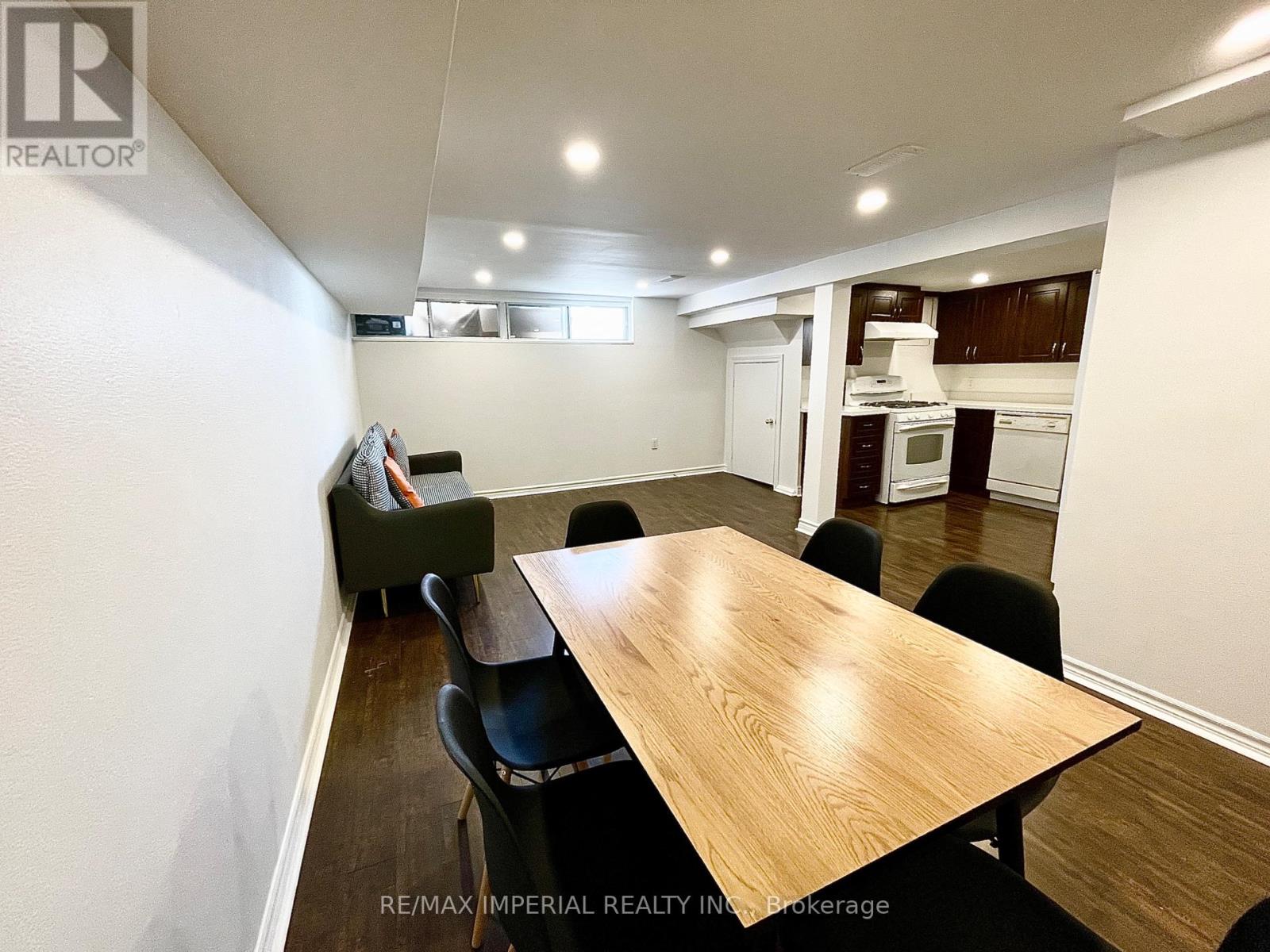 Bsmt - 254 Browndale Crescent, Richmond Hill (Crosby), Ontario  L4C 3J1 - Photo 4 - N12402941