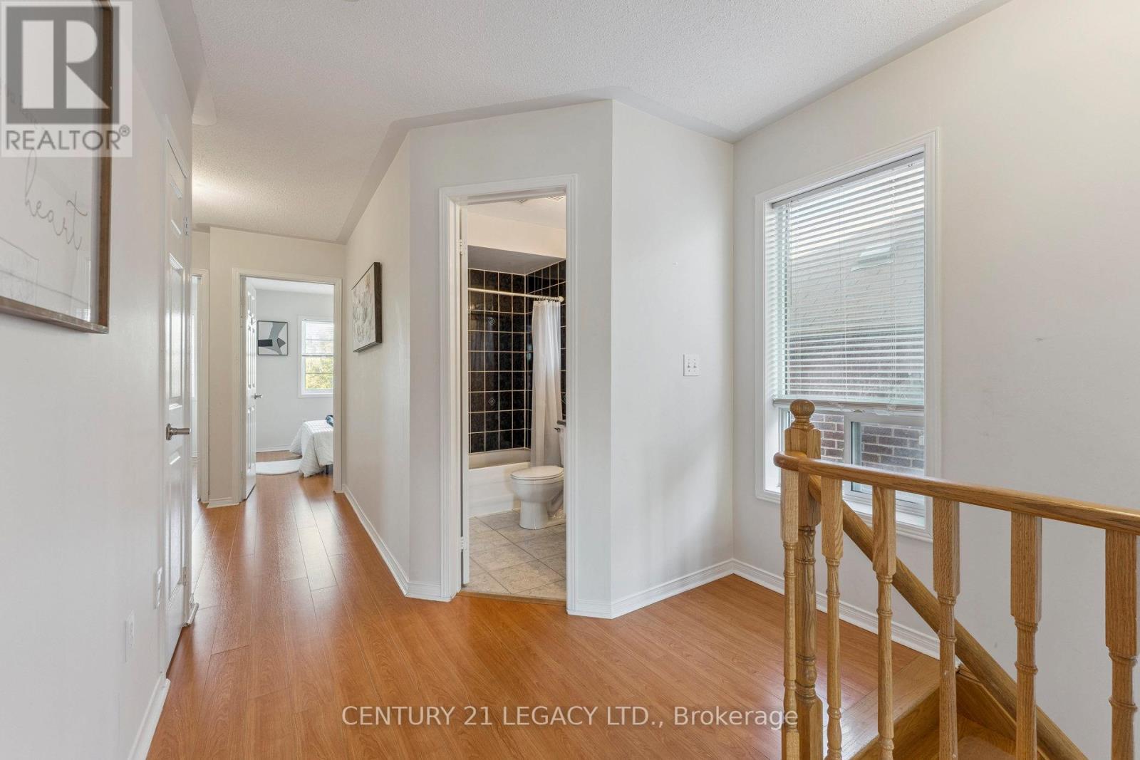 52 Pennyroyal Crescent, Brampton (Bramalea North Industrial), Ontario  L6S 6J7 - Photo 11 - W12402918