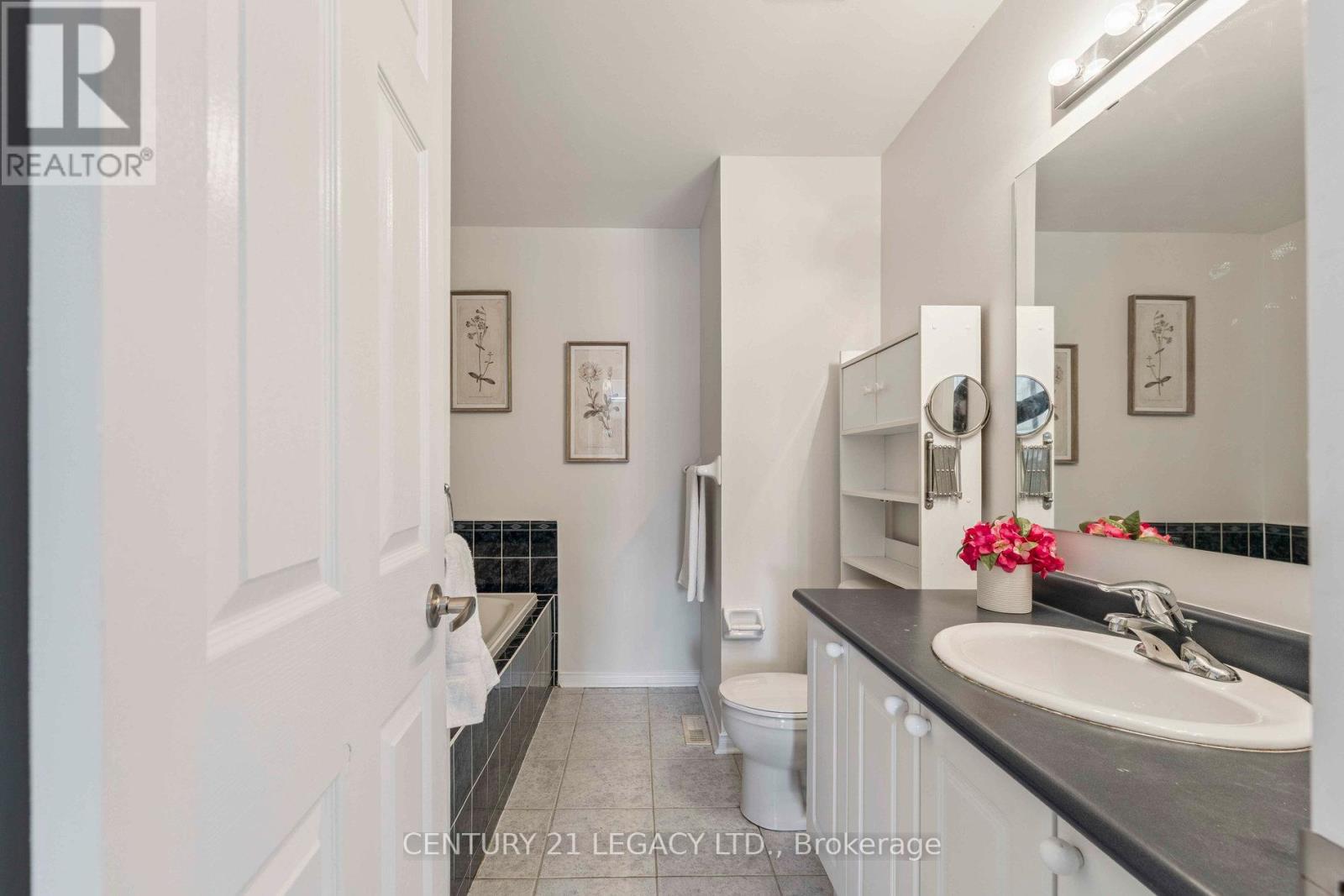 52 Pennyroyal Crescent, Brampton (Bramalea North Industrial), Ontario  L6S 6J7 - Photo 15 - W12402918