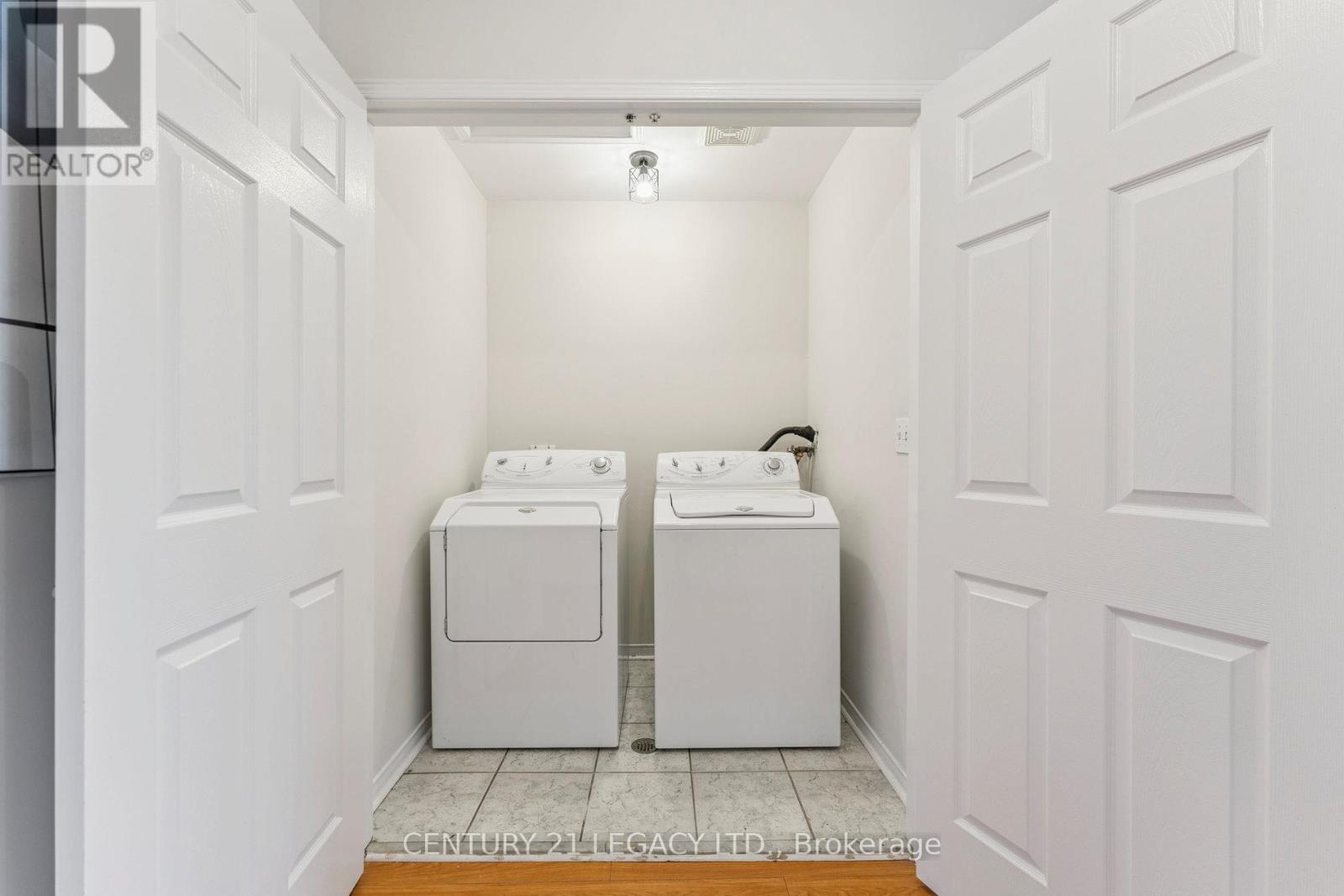 52 Pennyroyal Crescent, Brampton (Bramalea North Industrial), Ontario  L6S 6J7 - Photo 21 - W12402918