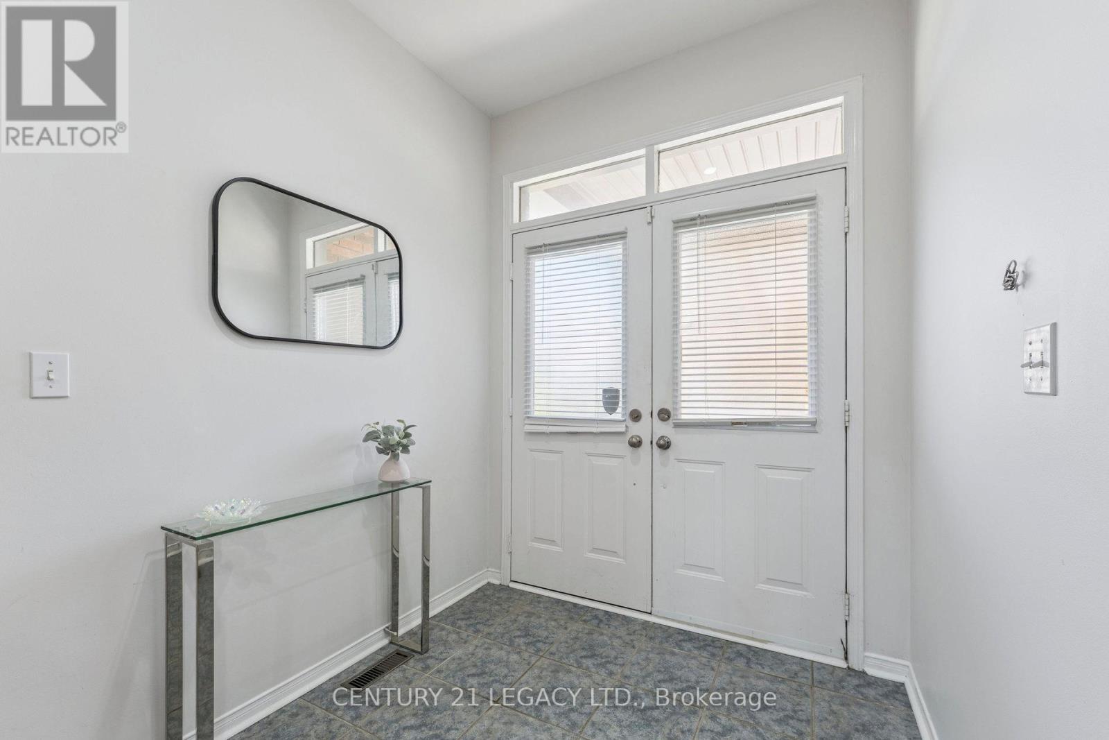 52 Pennyroyal Crescent, Brampton (Bramalea North Industrial), Ontario  L6S 6J7 - Photo 3 - W12402918