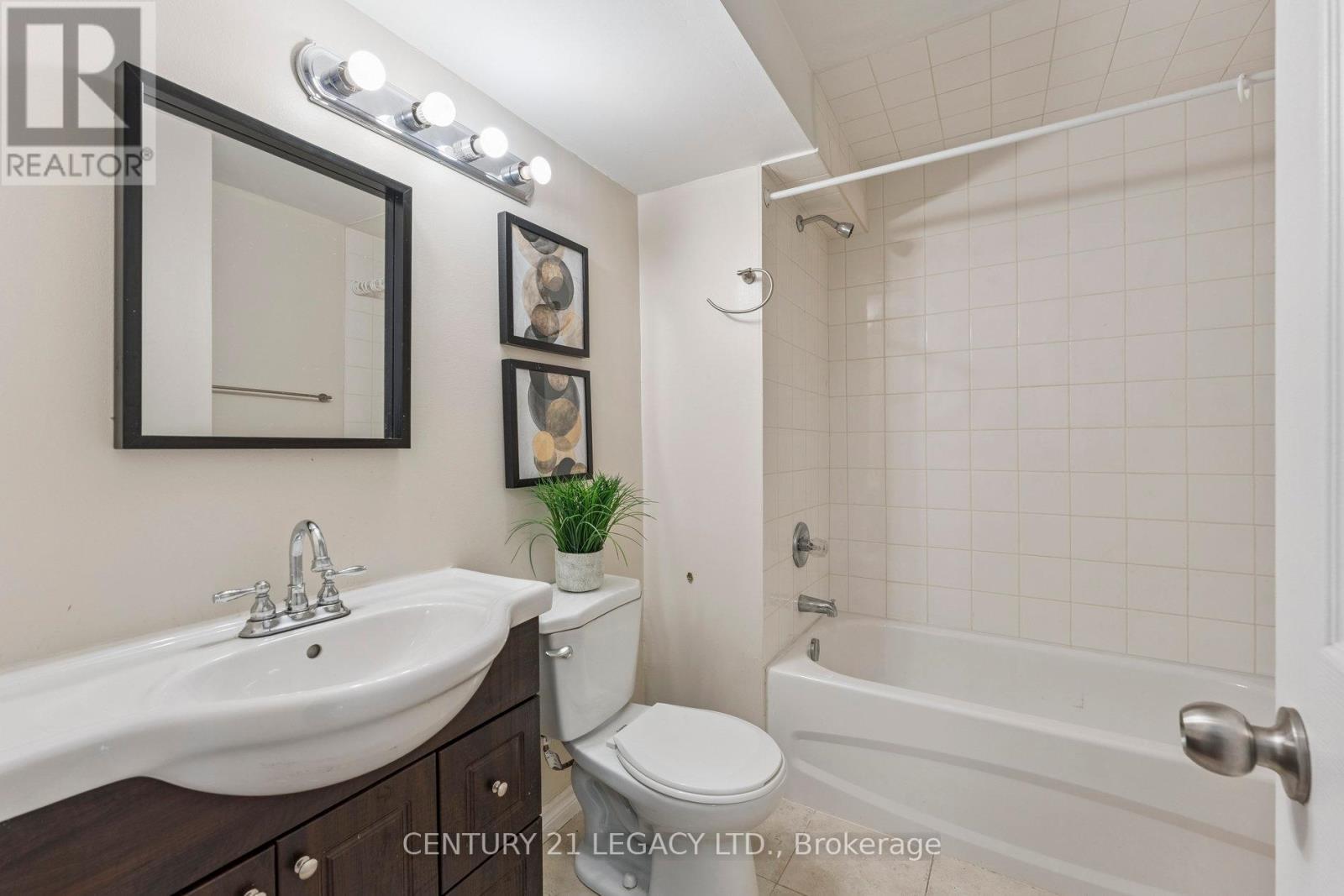 52 Pennyroyal Crescent, Brampton (Bramalea North Industrial), Ontario  L6S 6J7 - Photo 30 - W12402918