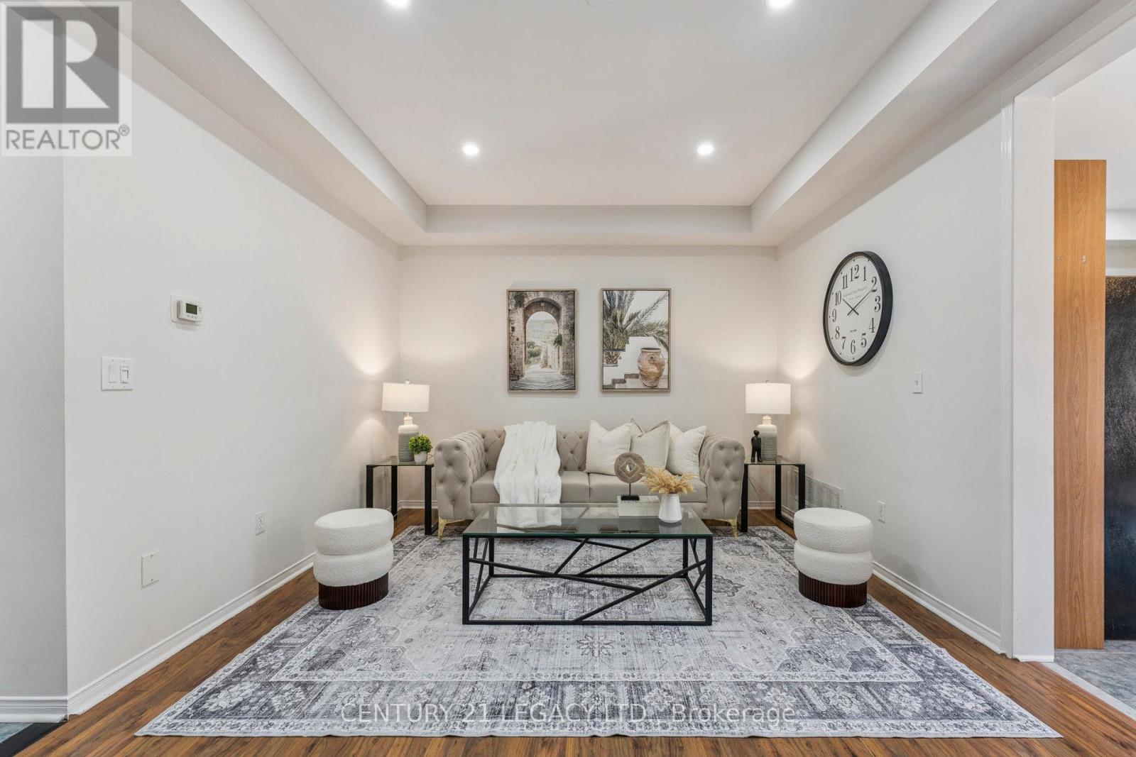 52 Pennyroyal Crescent, Brampton (Bramalea North Industrial), Ontario  L6S 6J7 - Photo 5 - W12402918