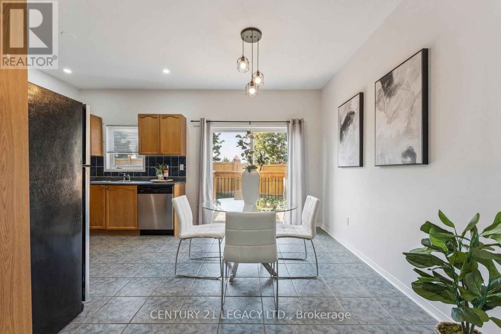 52 Pennyroyal Crescent, Brampton (Bramalea North Industrial), Ontario  L6S 6J7 - Photo 7 - W12402918