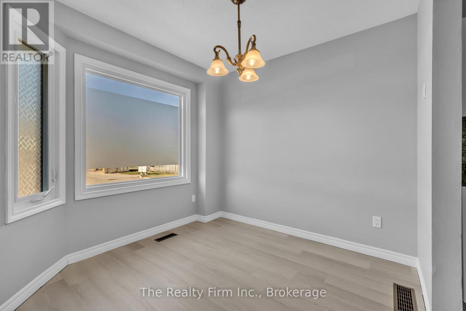 2 - 1135 Nellis Street, Woodstock, Ontario  N4T 1P7 - Photo 4 - X12403007