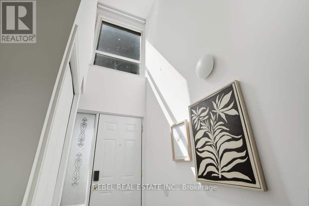 10 The Bridle Path, Clarington, Ontario  L1C 3W1 - Photo 2 - E12403006