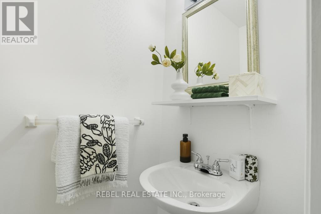 10 The Bridle Path, Clarington, Ontario  L1C 3W1 - Photo 3 - E12403006