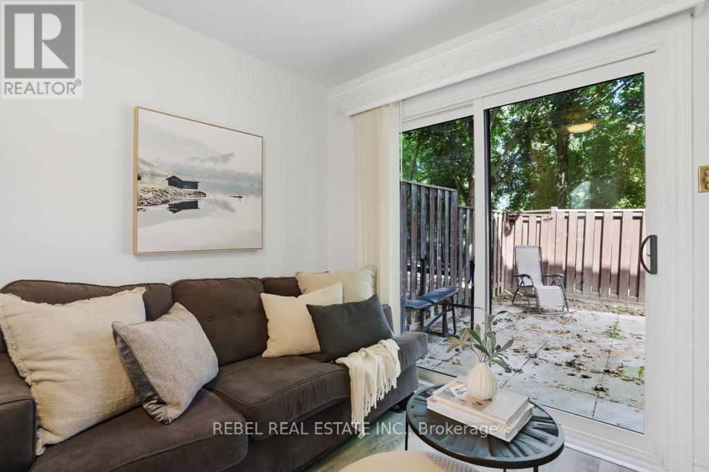 10 The Bridle Path, Clarington, Ontario  L1C 3W1 - Photo 5 - E12403006