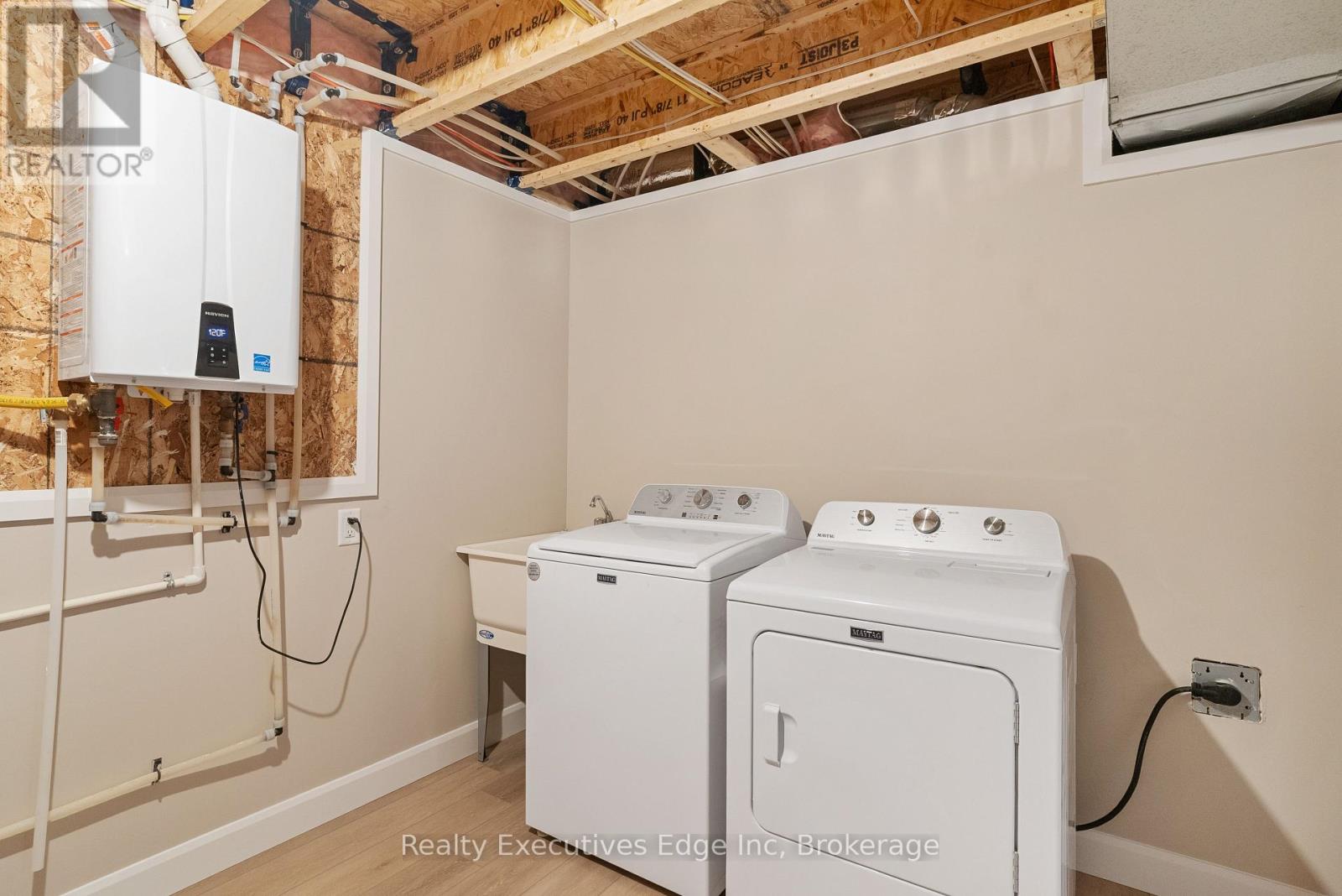 98 Moonstone Crescent, Chatham-Kent, Ontario  N7M 0S2 - Photo 31 - X12403021