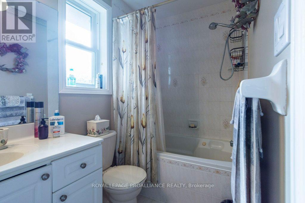 1 Simmons Court, Quinte West, Ontario  K8V 6M9 - Photo 22 - X12403000