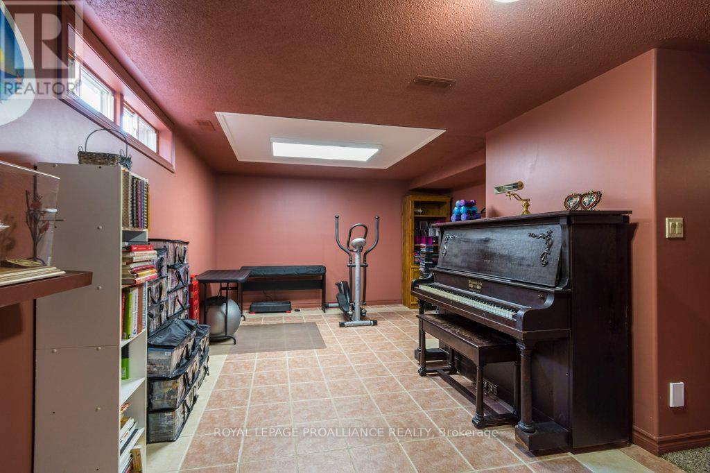1 Simmons Court, Quinte West, Ontario  K8V 6M9 - Photo 32 - X12403000