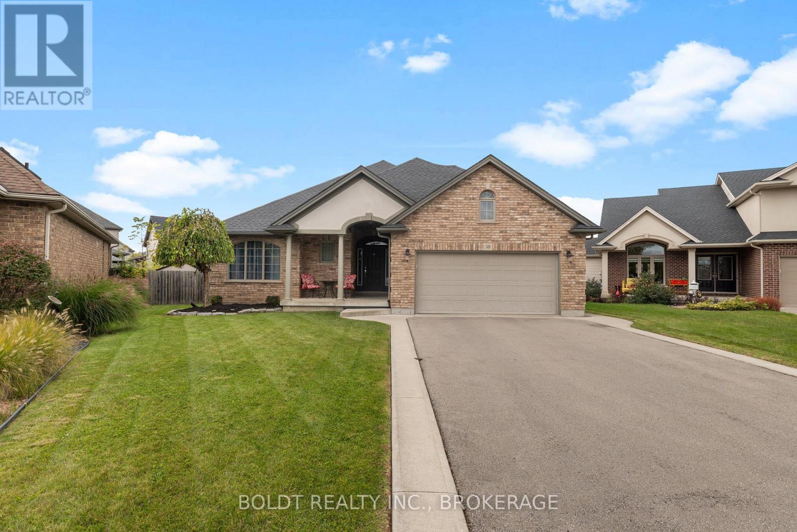 39 Bellevue Court, Welland, Ontario  L3C 7M1 - Photo 1 - X12334048
