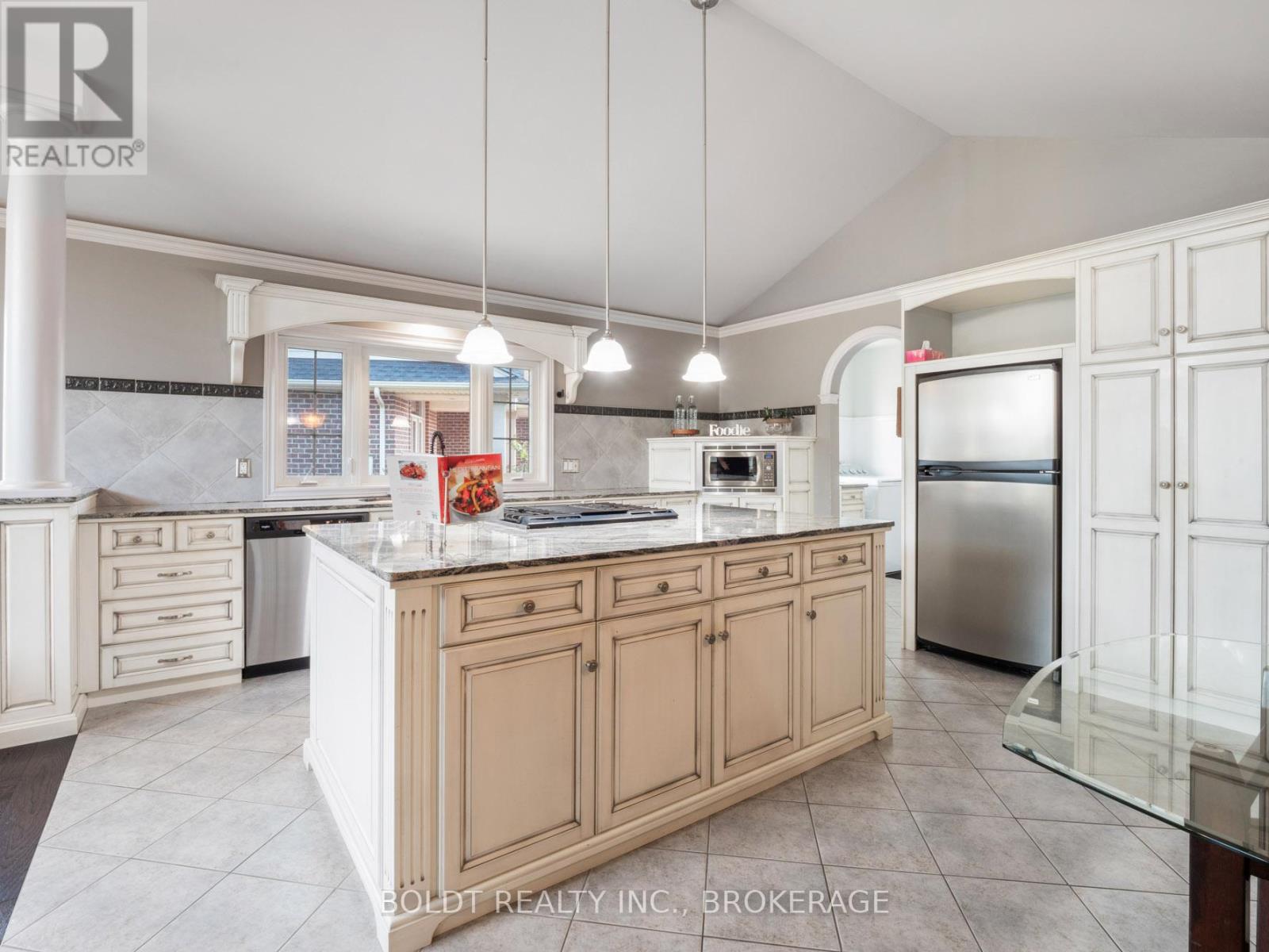 39 Bellevue Court, Welland, Ontario  L3C 7M1 - Photo 13 - X12334048