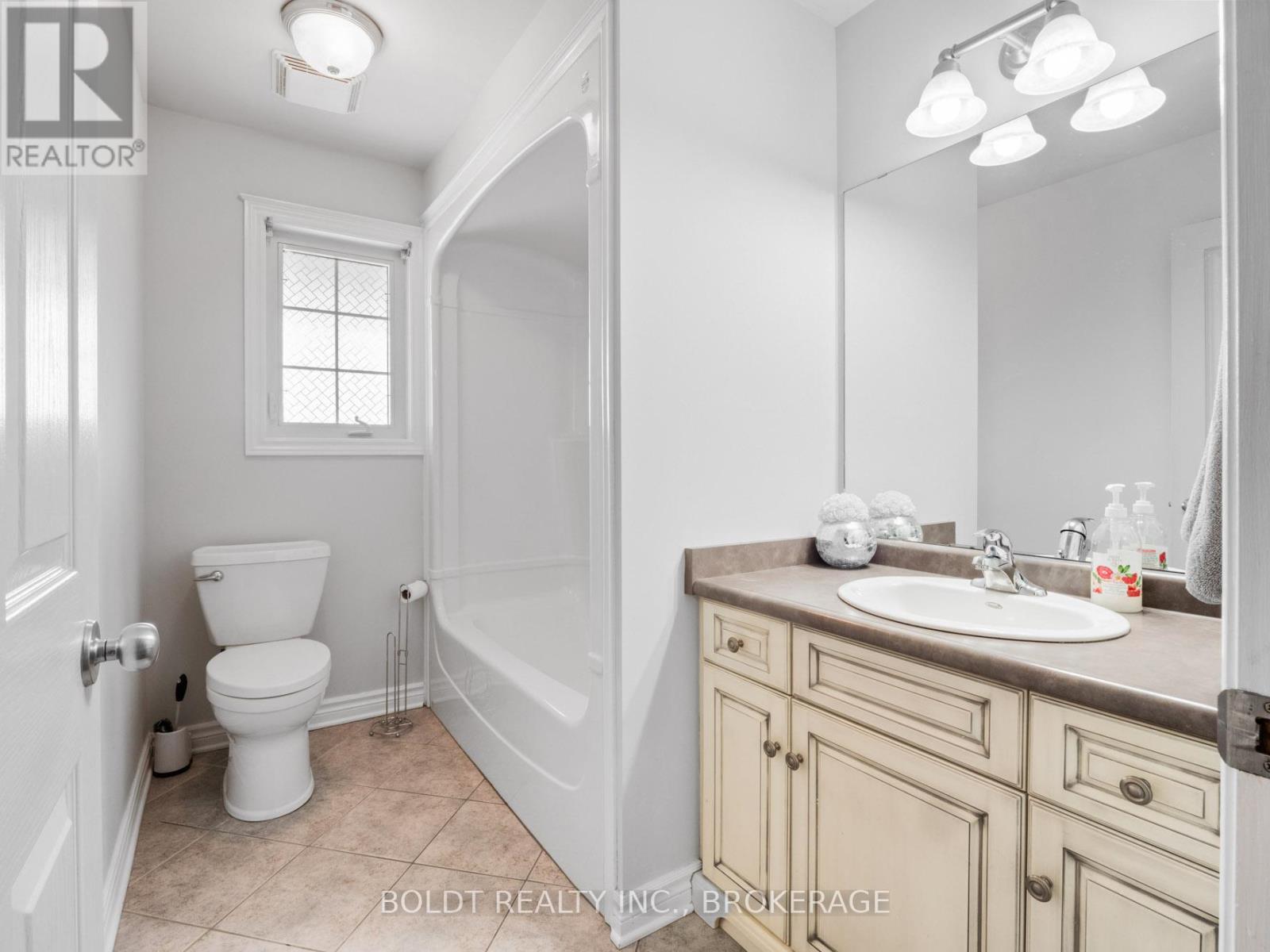39 Bellevue Court, Welland, Ontario  L3C 7M1 - Photo 17 - X12334048