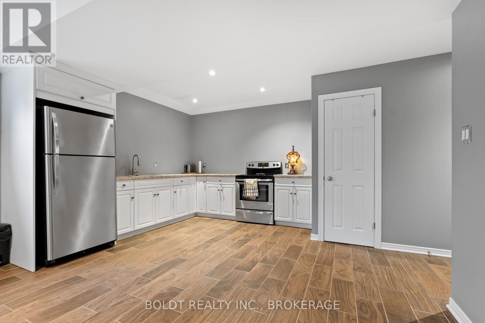 39 Bellevue Court, Welland, Ontario  L3C 7M1 - Photo 26 - X12334048