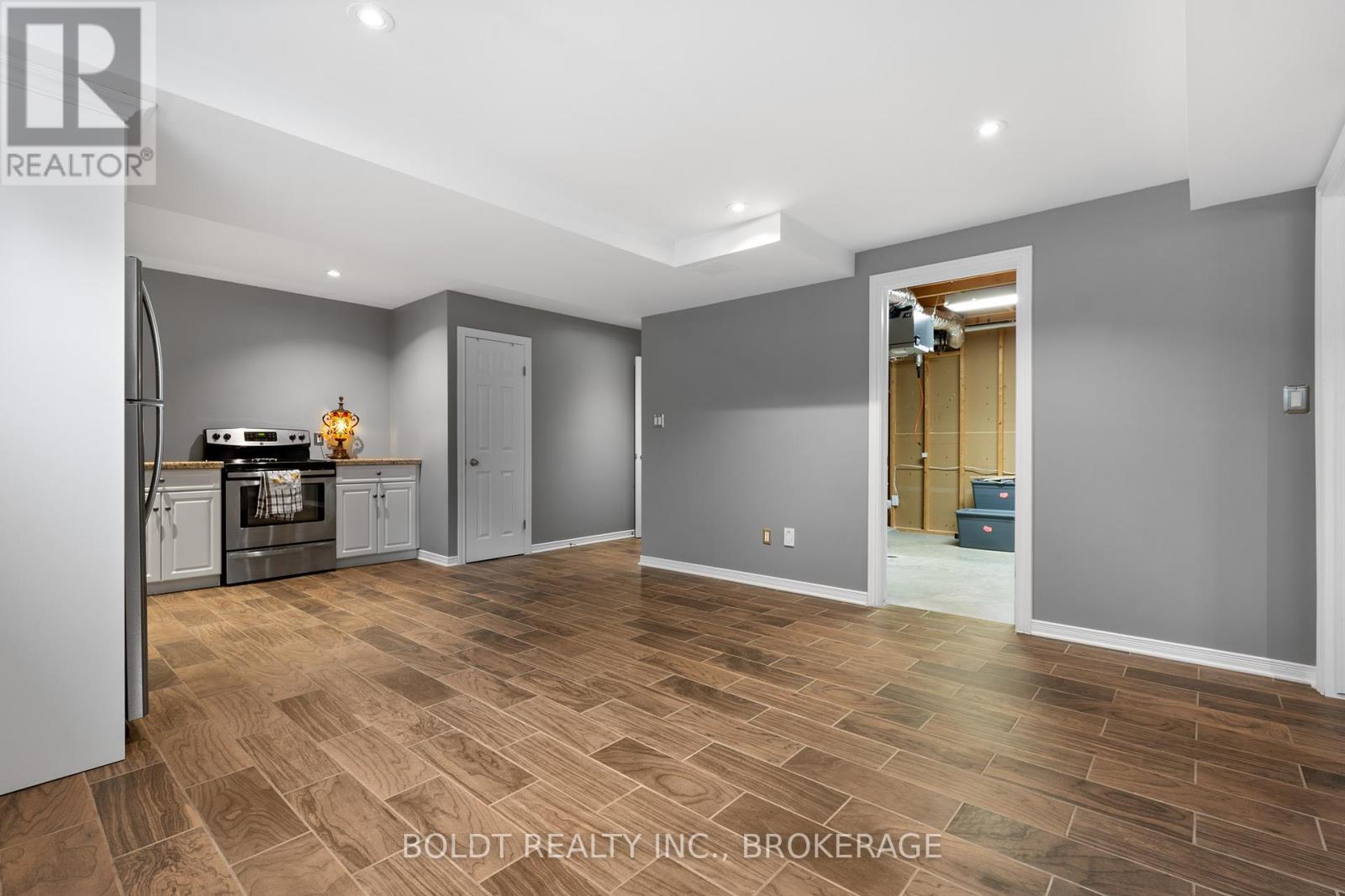 39 Bellevue Court, Welland, Ontario  L3C 7M1 - Photo 27 - X12334048