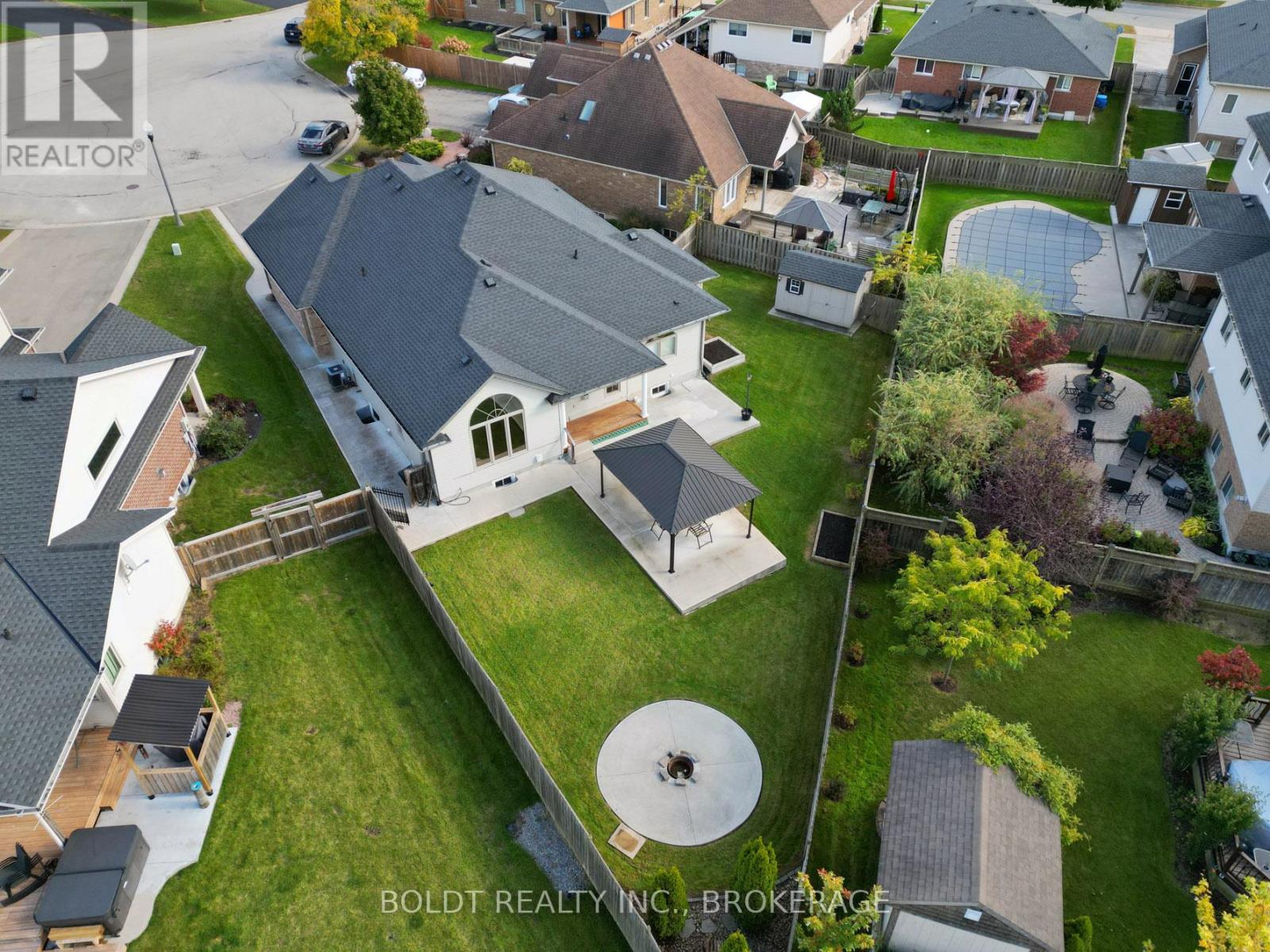 39 Bellevue Court, Welland, Ontario  L3C 7M1 - Photo 3 - X12334048