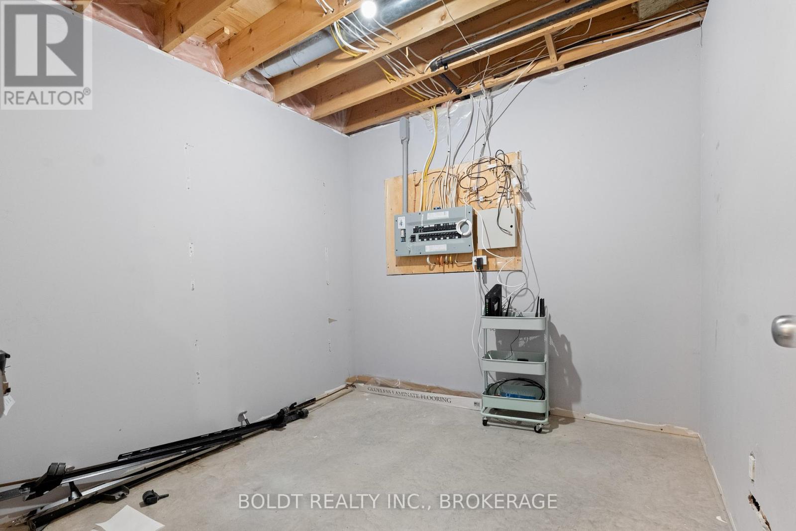 39 Bellevue Court, Welland, Ontario  L3C 7M1 - Photo 35 - X12334048