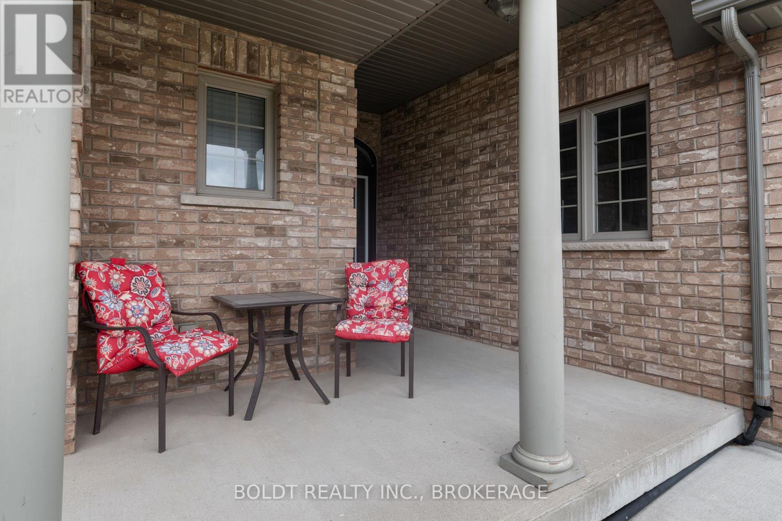 39 Bellevue Court, Welland, Ontario  L3C 7M1 - Photo 4 - X12334048