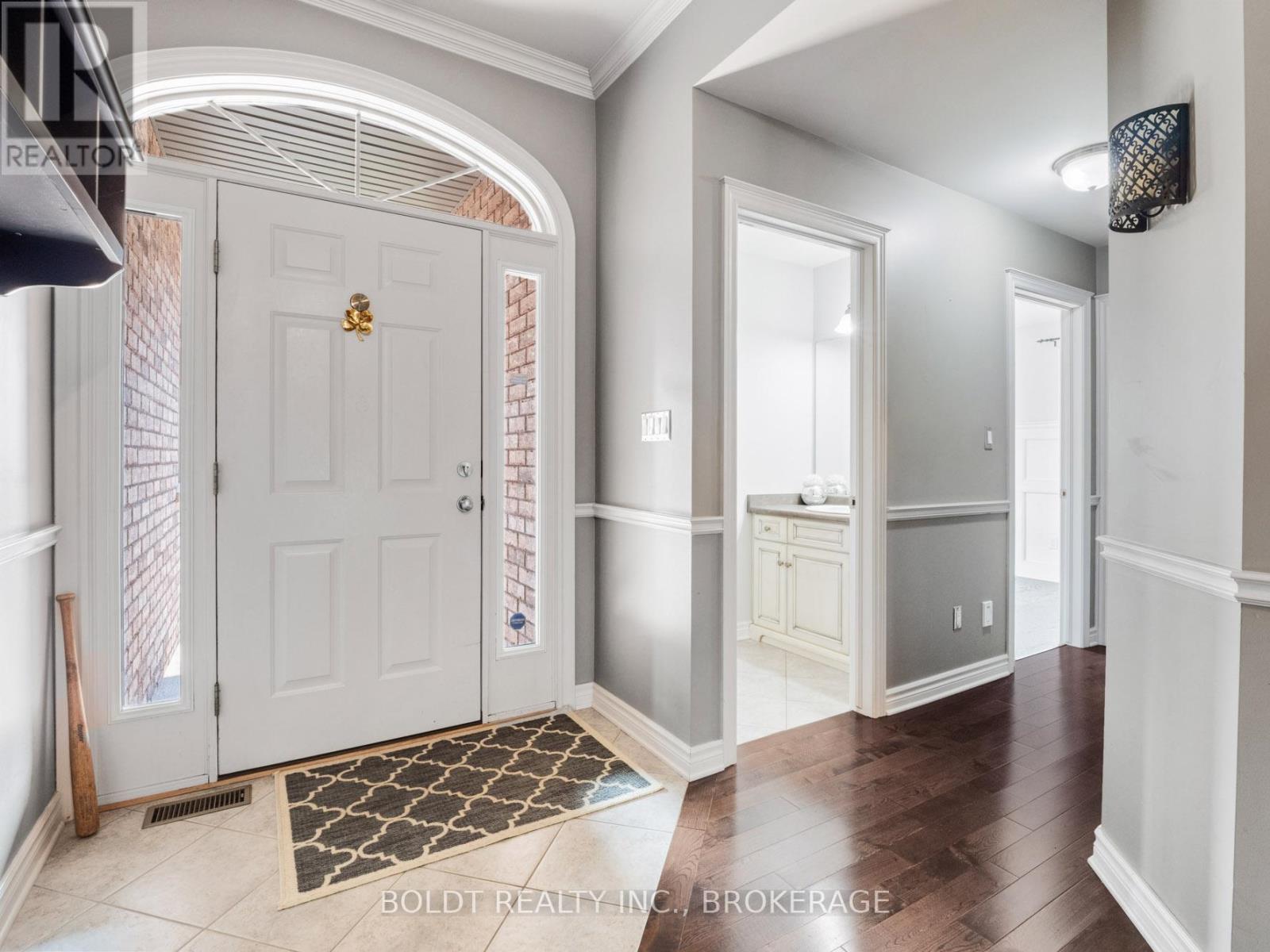 39 Bellevue Court, Welland, Ontario  L3C 7M1 - Photo 5 - X12334048