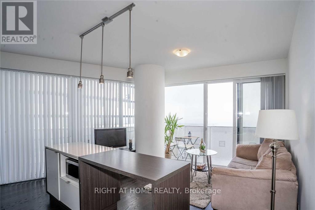 6407 - 100 Harbour Street, Toronto, Ontario M5J 2T5 - Photo 2 - C12402971