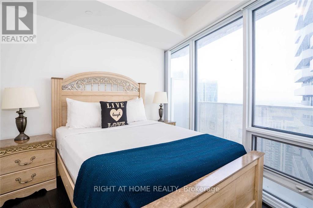 6407 - 100 Harbour Street, Toronto, Ontario M5J 2T5 - Photo 6 - C12402971