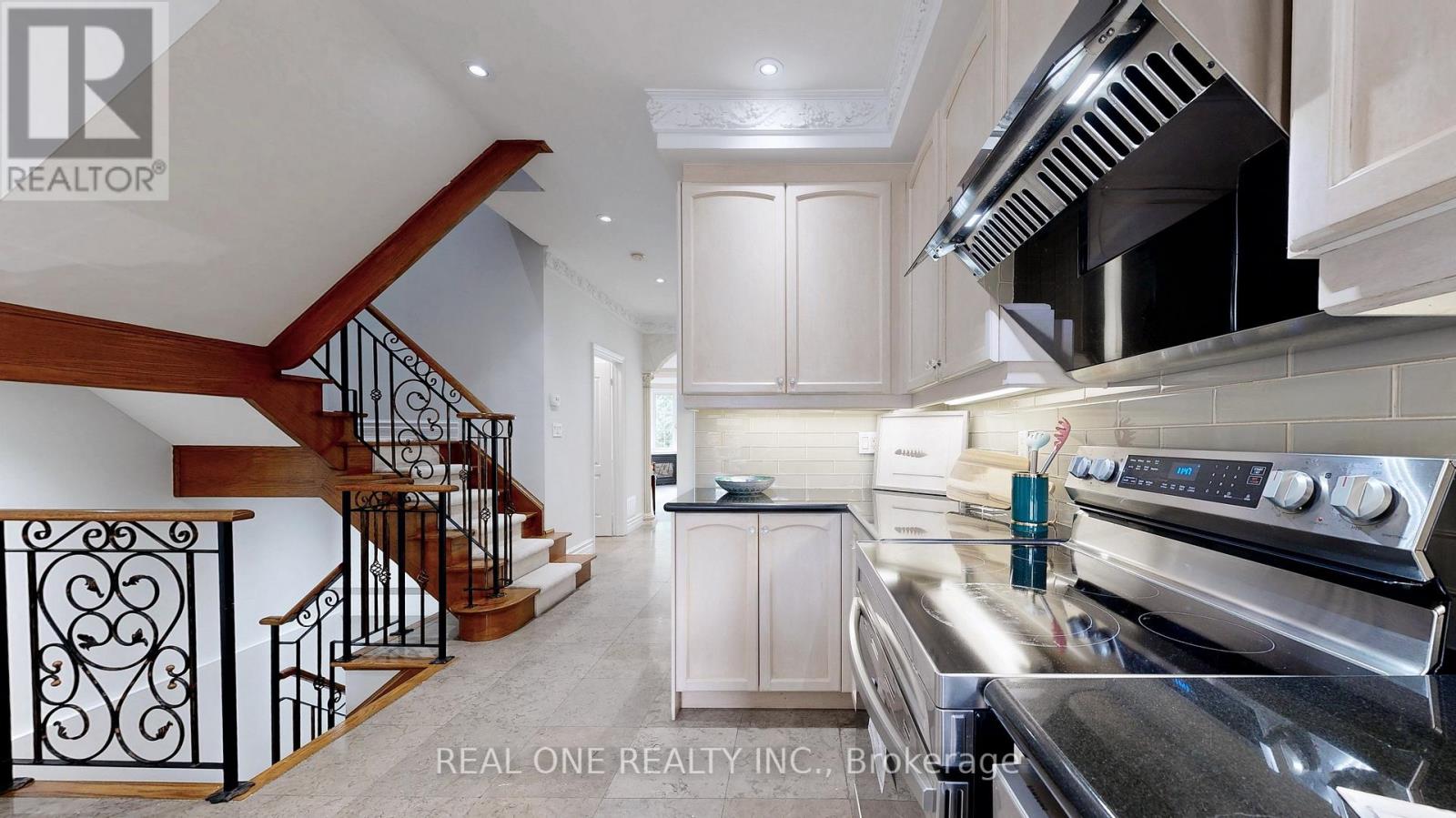 299 Finch Avenue E, Toronto (Willowdale East), Ontario  M2N 4S3 - Photo 18 - C12402987