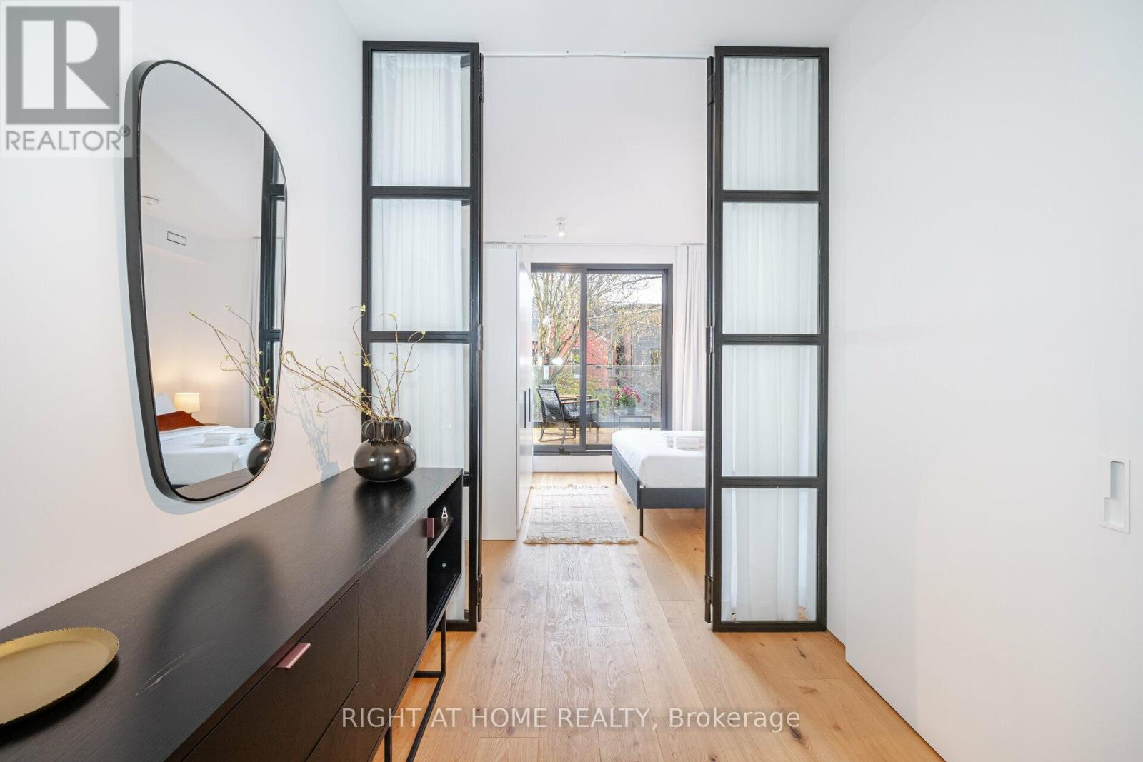 259 Lisgar Street, Toronto, Ontario  M6J 3G8 - Photo 10 - C12402998