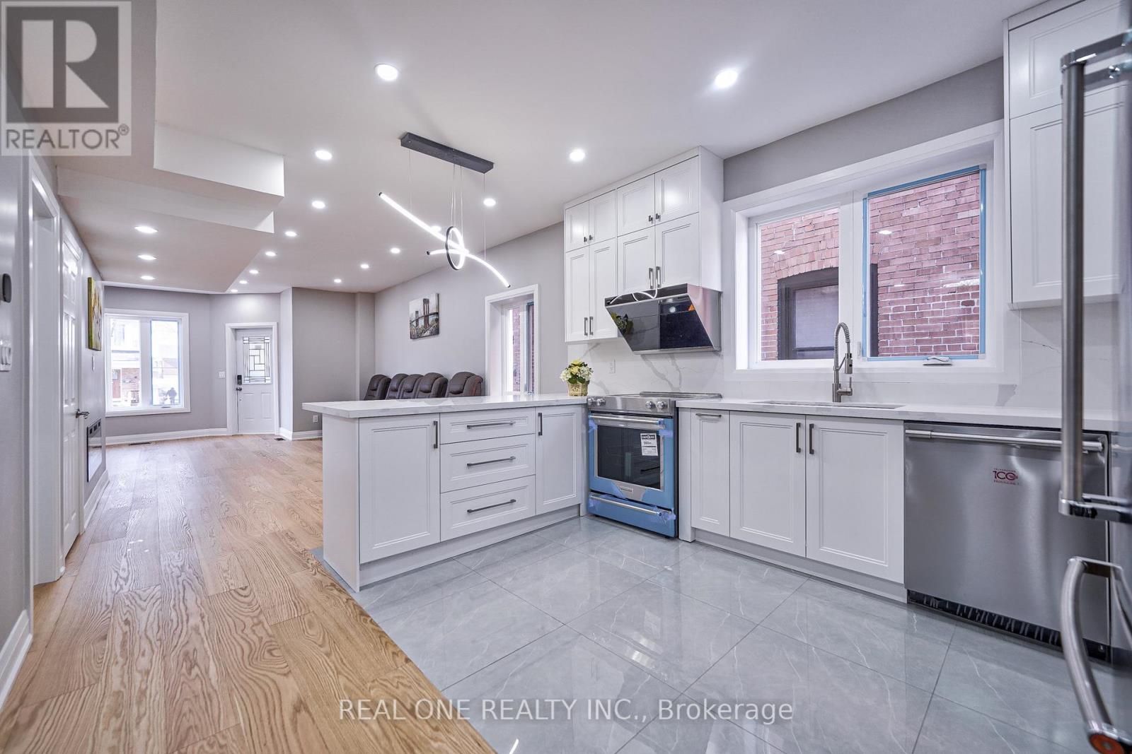 157 Glenholme Avenue, Toronto, Ontario  M6E 3C5 - Photo 10 - C12403015