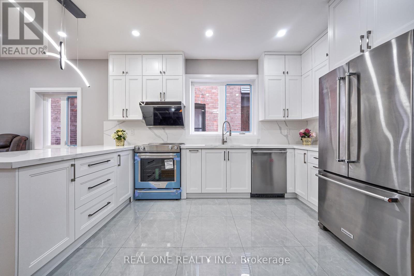 157 Glenholme Avenue, Toronto, Ontario  M6E 3C5 - Photo 9 - C12403015
