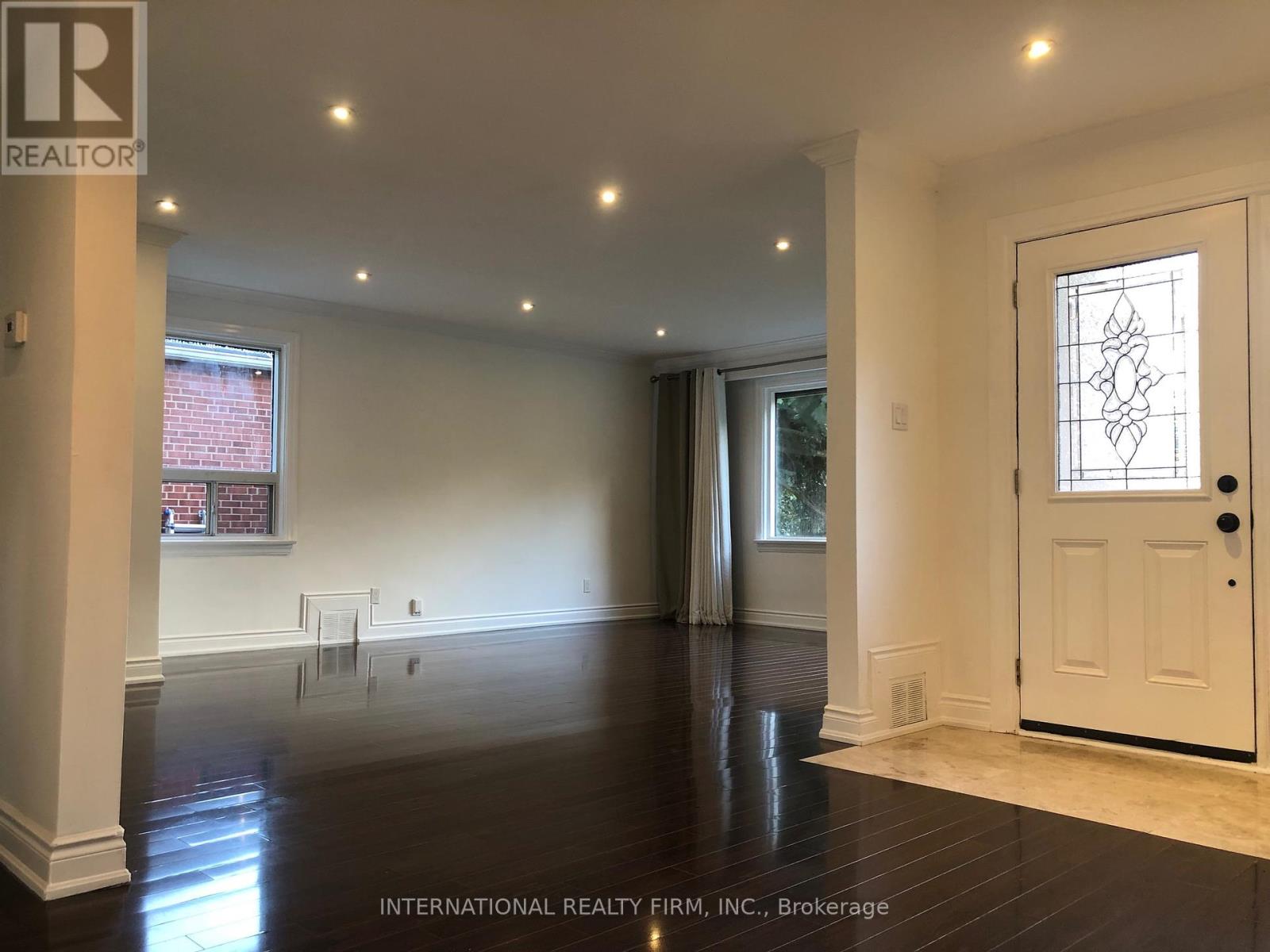 55 Kenton Drive, Toronto (Newtonbrook West), Ontario  M2R 2H9 - Photo 2 - C12403026