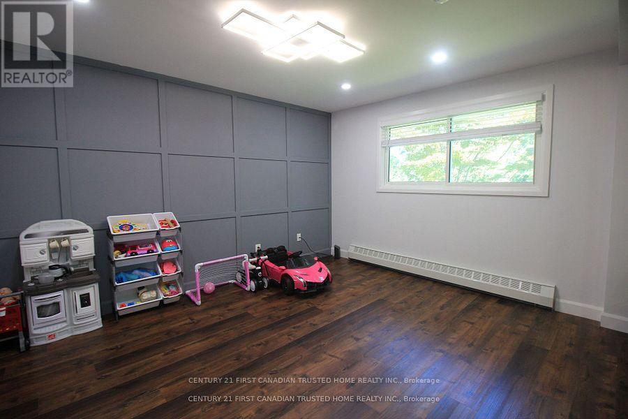 133 Deer Park Circle W, London North, Ontario  N6H 3B9 - Photo 12 - X12373801
