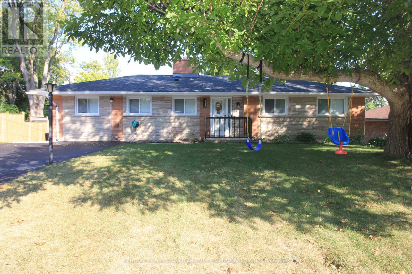 133 Deer Park Circle W, London North, Ontario  N6H 3B9 - Photo 4 - X12373801