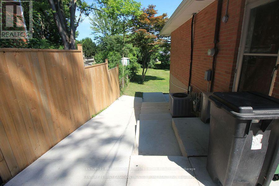 133 Deer Park Circle W, London North, Ontario  N6H 3B9 - Photo 41 - X12373801