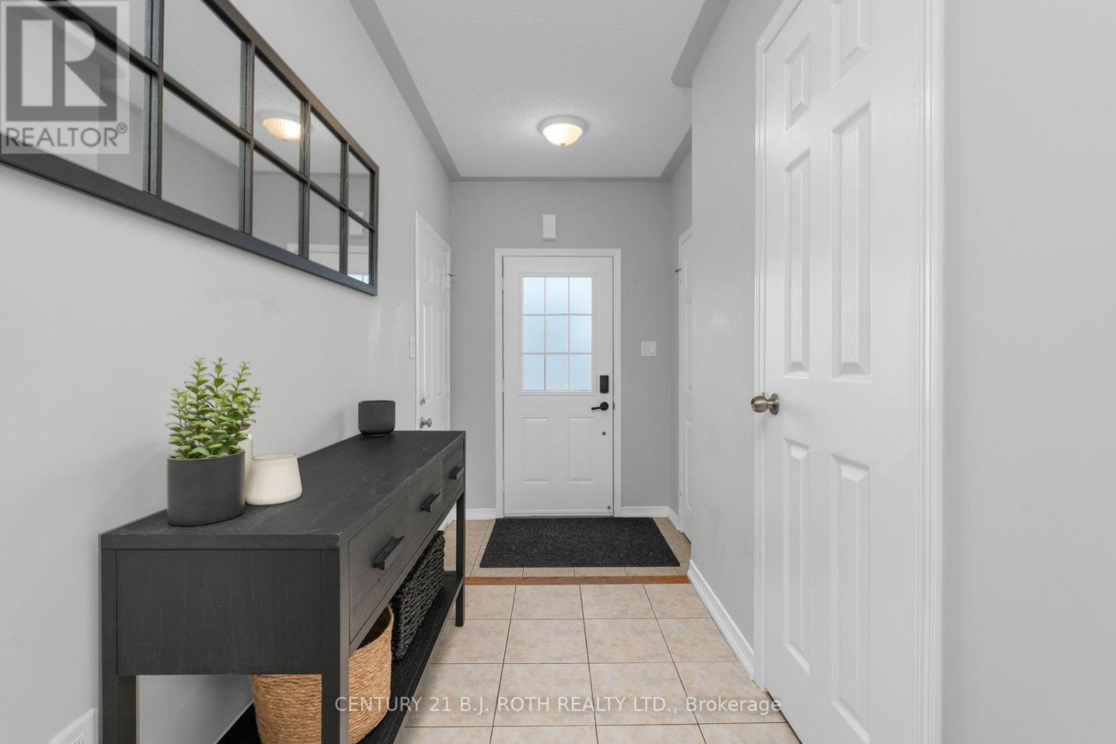 35 Mccann Lane, Essa, Ontario  L0M 1B4 - Photo 3 - N12403003