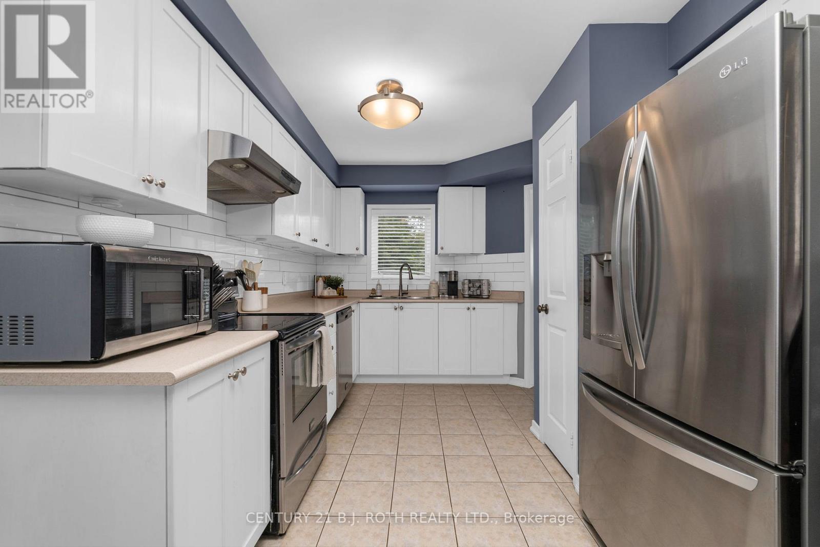 35 Mccann Lane, Essa, Ontario  L0M 1B4 - Photo 6 - N12403003