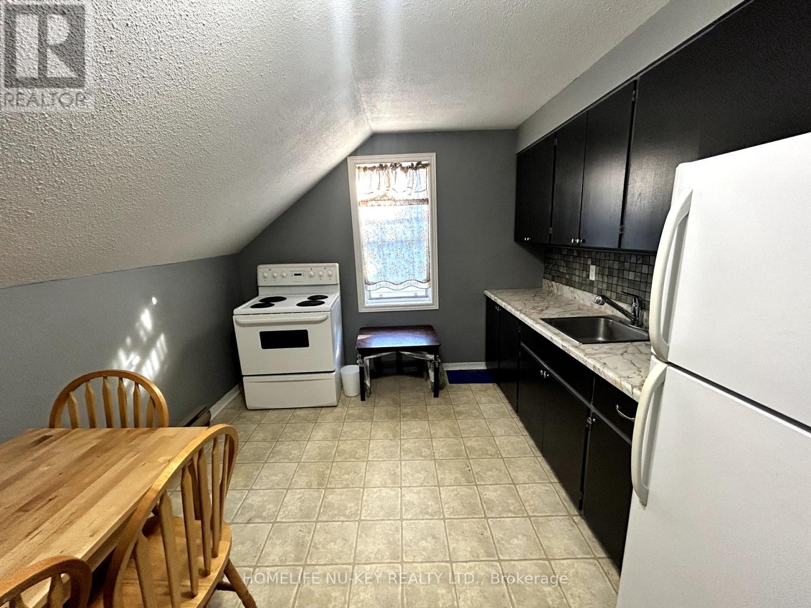 246 Mary Street, Orillia, Ontario  L3V 3E6 - Photo 13 - S12403017